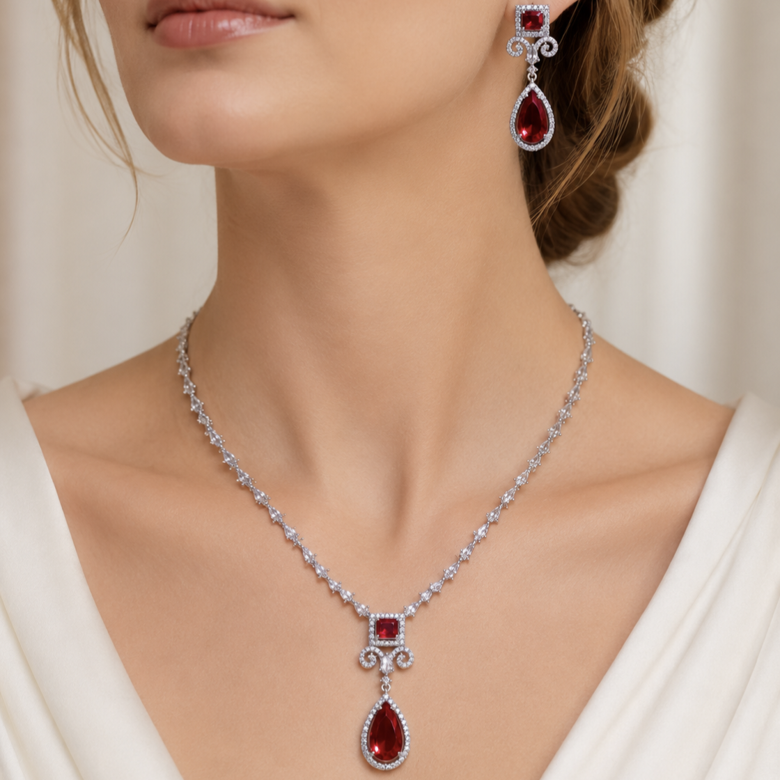 Elara Necklace Set